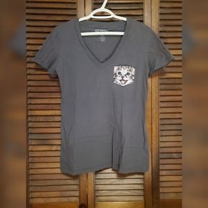 Ace Apparel Cute Cat Pocket T-shirt V-neck Gray XL
